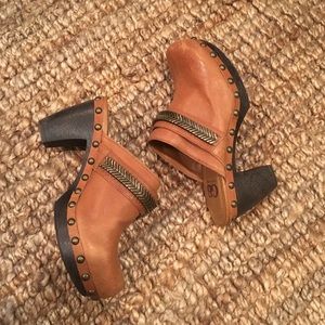 Gianni Bini Leather clogs new condition